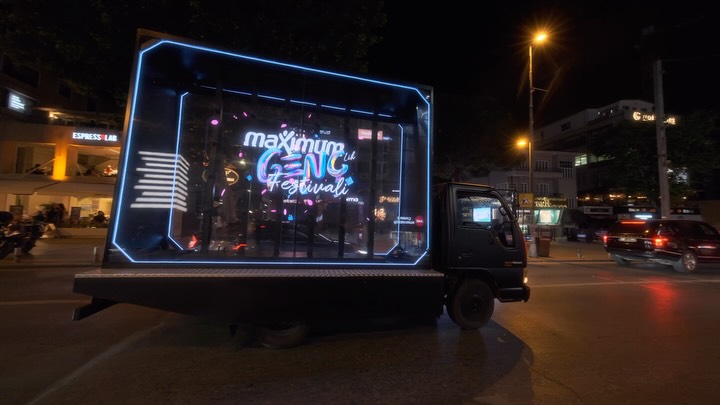 İş Bankası Maximum kampanyasının 3D hologram uygulaması